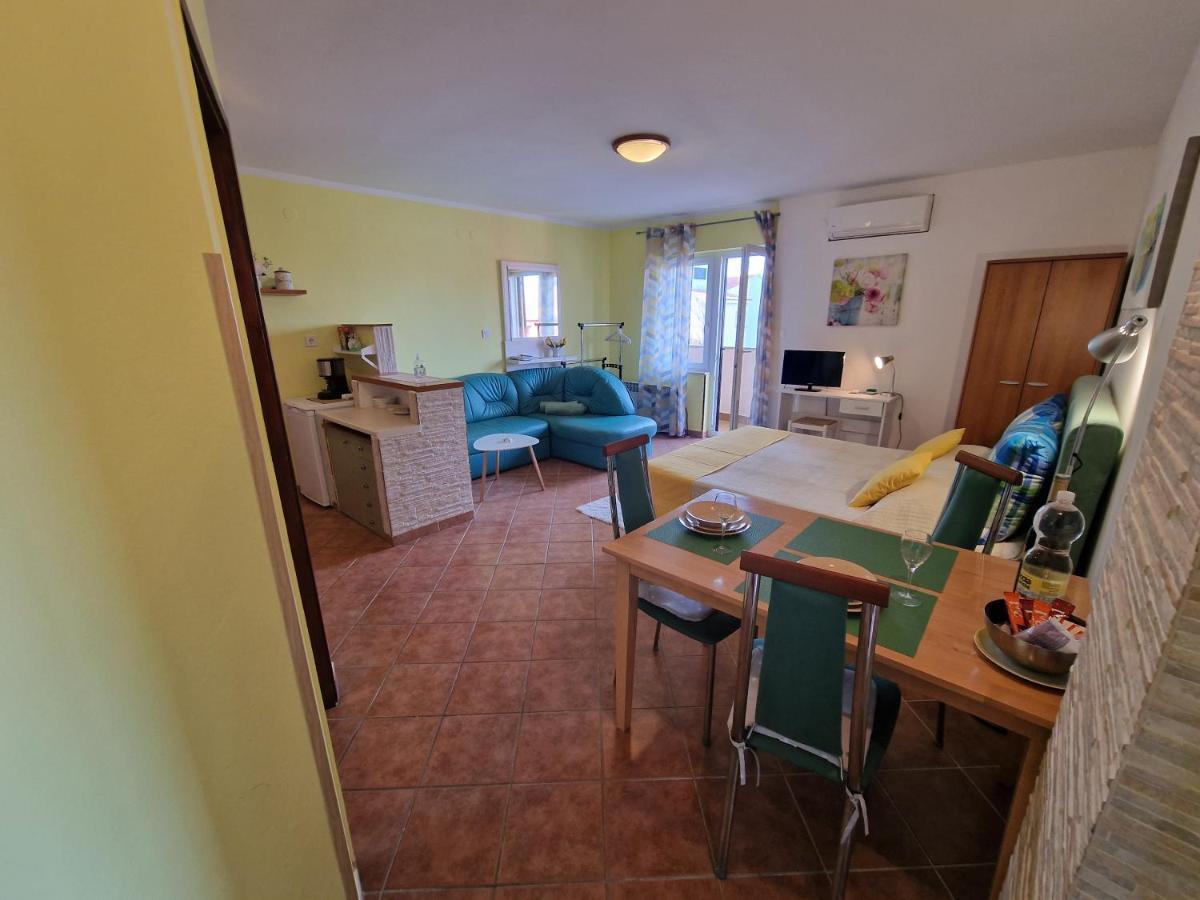 Apartments Rina โรวีน ภายนอก รูปภาพ